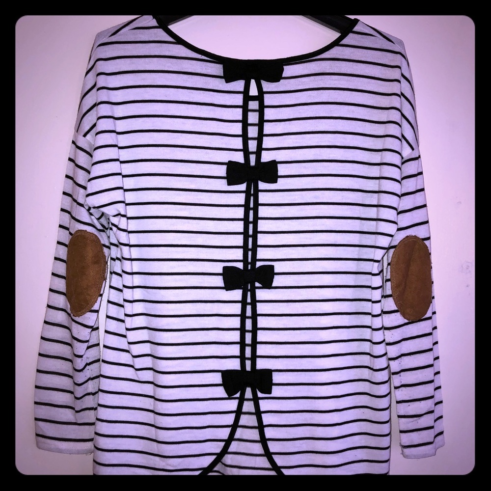 Sweet Wanderer long-sleeve top, semi open back